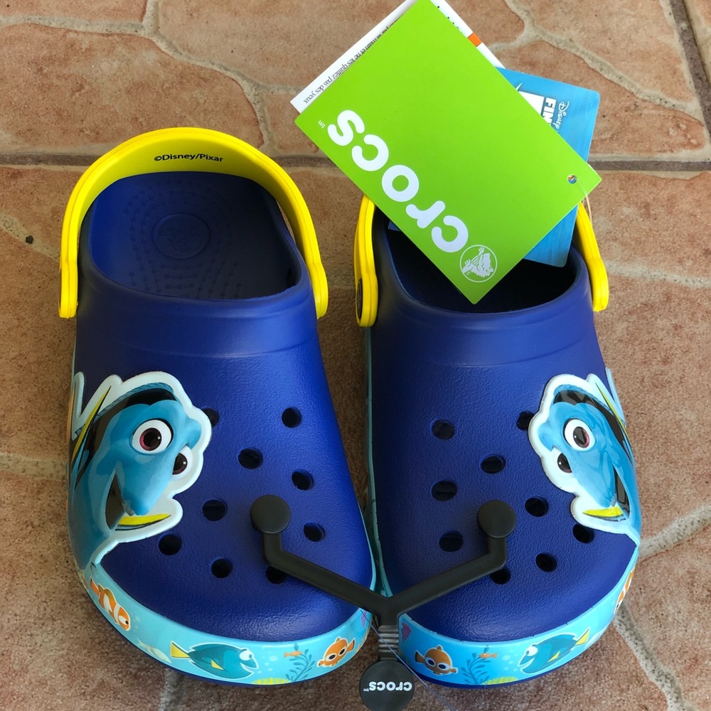 Crocs finding dory with lights